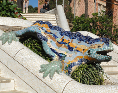 La restitution de la main droite de la salamandre du Park Güell est achevée